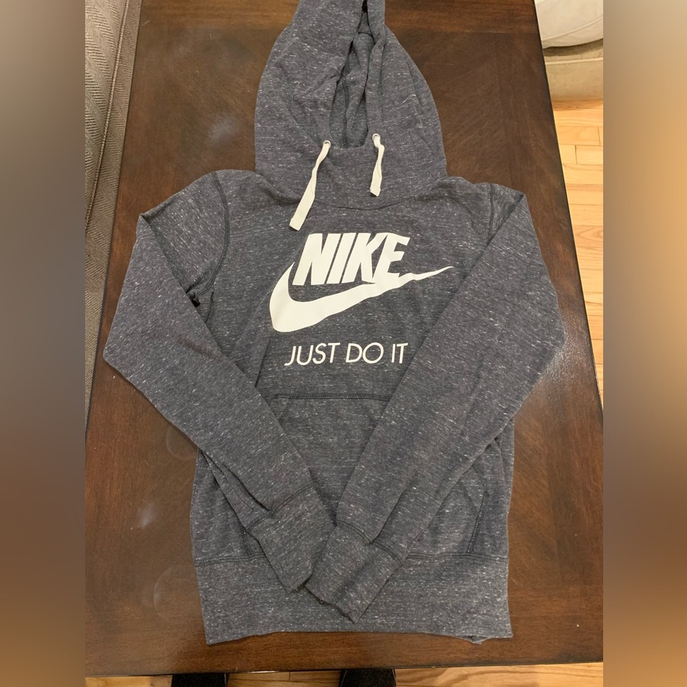 Women’s Nike Long Sleeve Teeshirt Hoodie Small